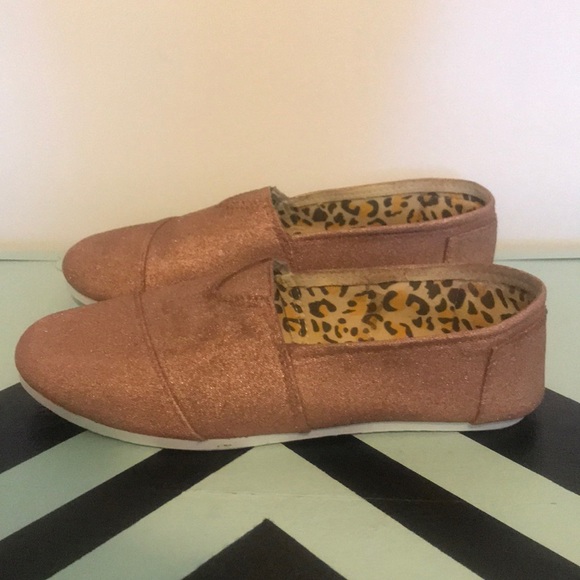 Rose gold casual slip ons - Picture 2 of 6